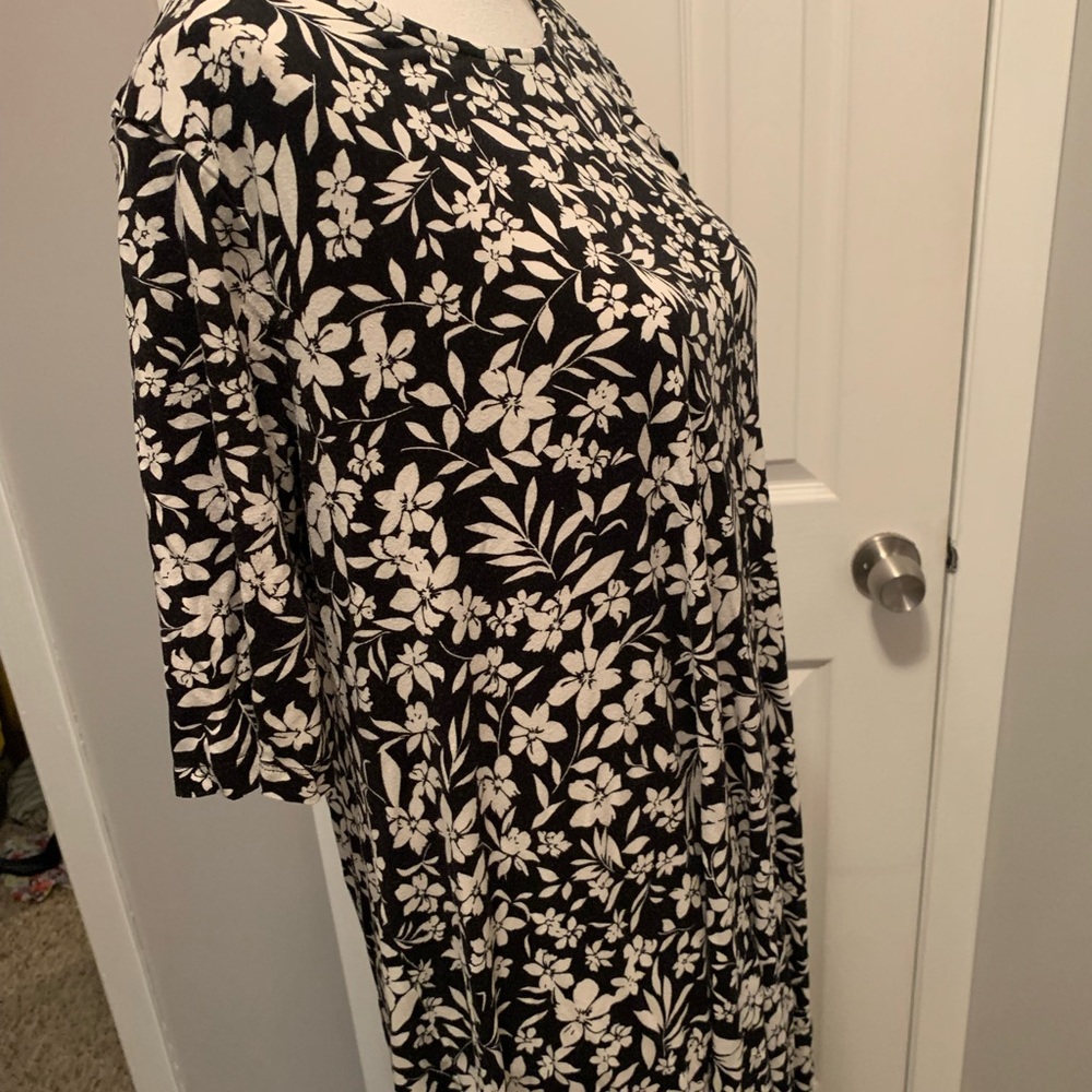 Two Versatile Dresses, one Black Cynthia Rowley L and bonus Old Navy XL - Picture 3 of 8